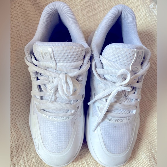 Lamelo ball basket ball shoes. normal season basket ball shoes - Picture 5 of 5